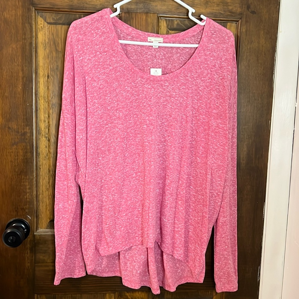 Gap high low hem lightweight long sleeve tee.